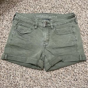 AMERICAN EAGLE Super Stretch Midi Shorts Light Green